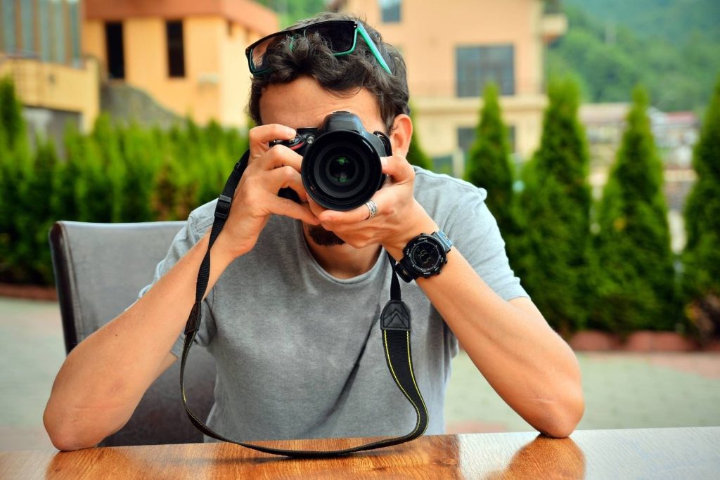 direct them to capture the best shot